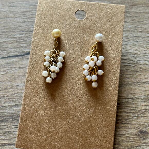 BOGO FREE PEARL CLUSTER GRAPE EARRINGS - Picture 4 of 5